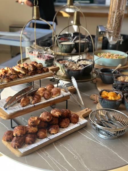 kfar maccabiah hotel breakfast