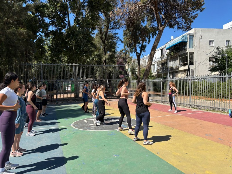 חניכי מכבי בפעילות ספורט במלחמה